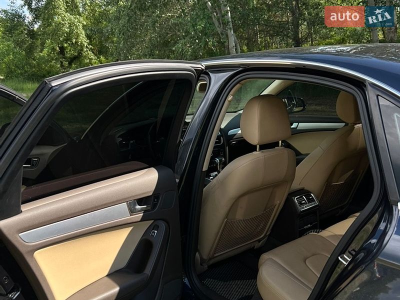Седан Audi A4 2012 в Києві