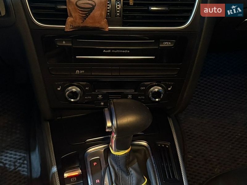 Седан Audi A4 2013 в Львові