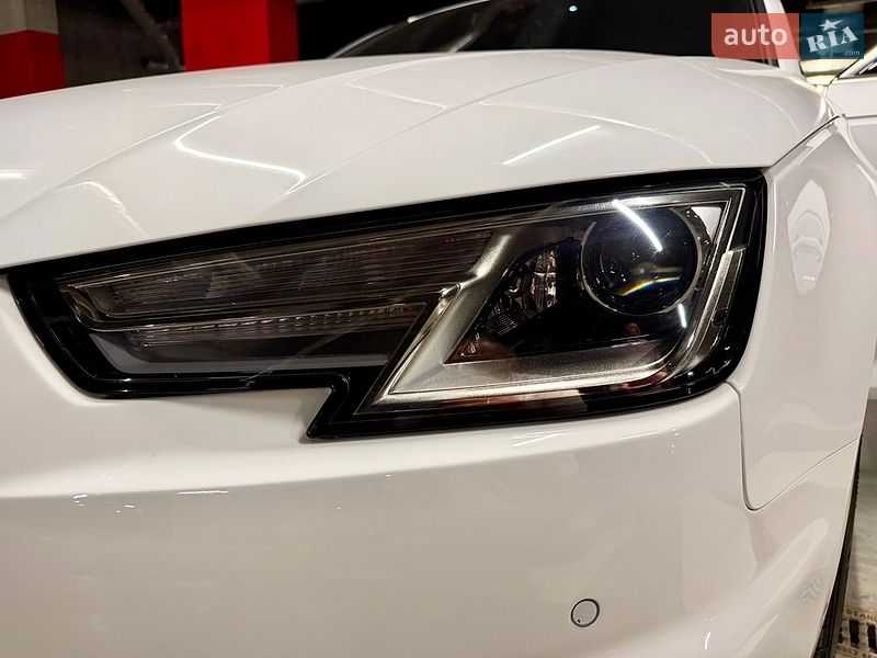 Седан Audi A4 2019 в Львові