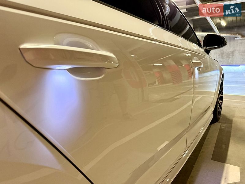 Седан Audi A4 2019 в Львові