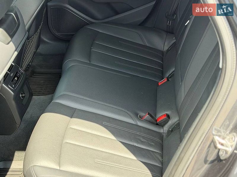 Седан Audi A4 2017 в Киеве