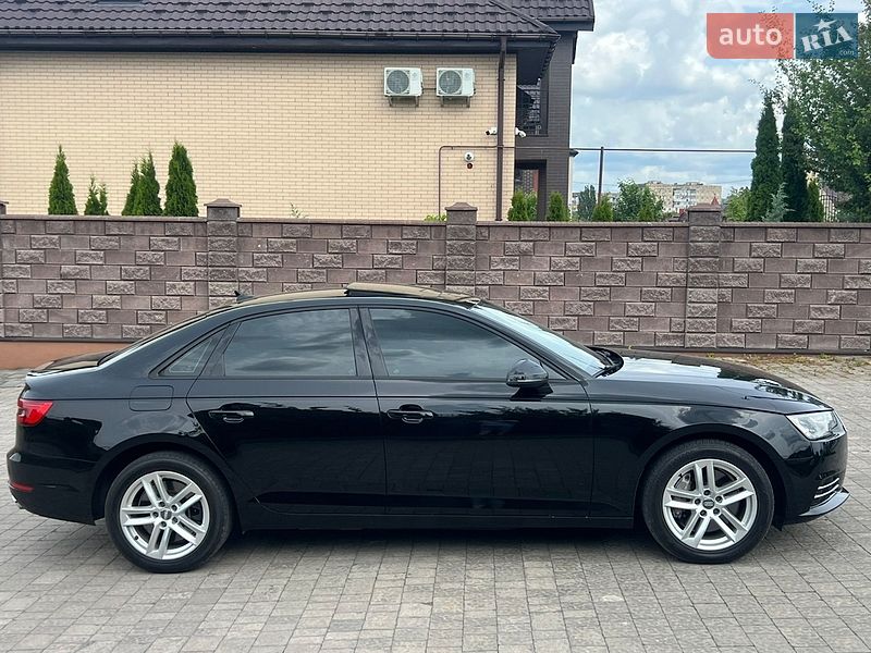 Седан Audi A4 2016 в Ровно