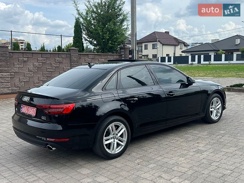 Седан Audi A4 2016 в Ровно