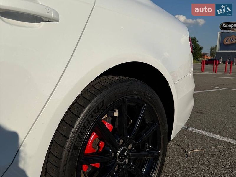 Седан Audi A4 2013 в Киеве