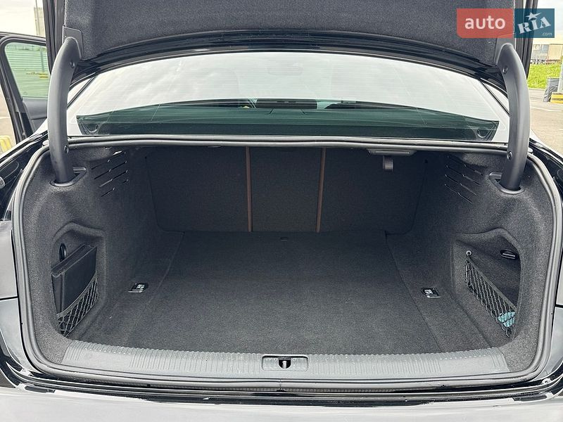 Седан Audi A4 2017 в Львові