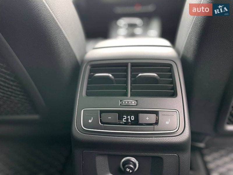 Седан Audi A4 2017 в Чернівцях