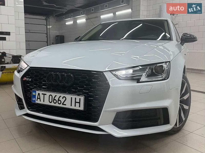 Седан Audi A4 2018 в Ивано-Франковске