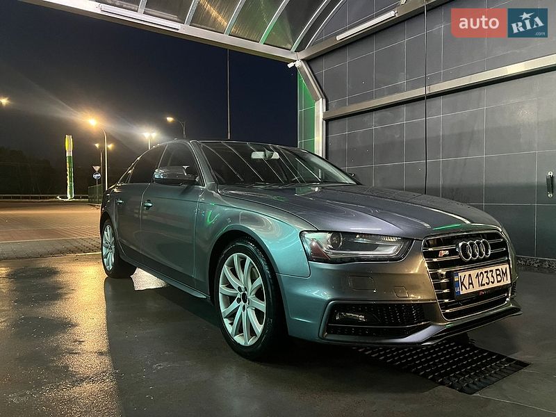 Седан Audi A4 2014 в Киеве