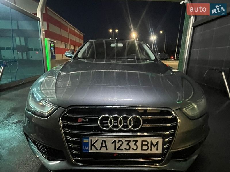 Седан Audi A4 2014 в Киеве