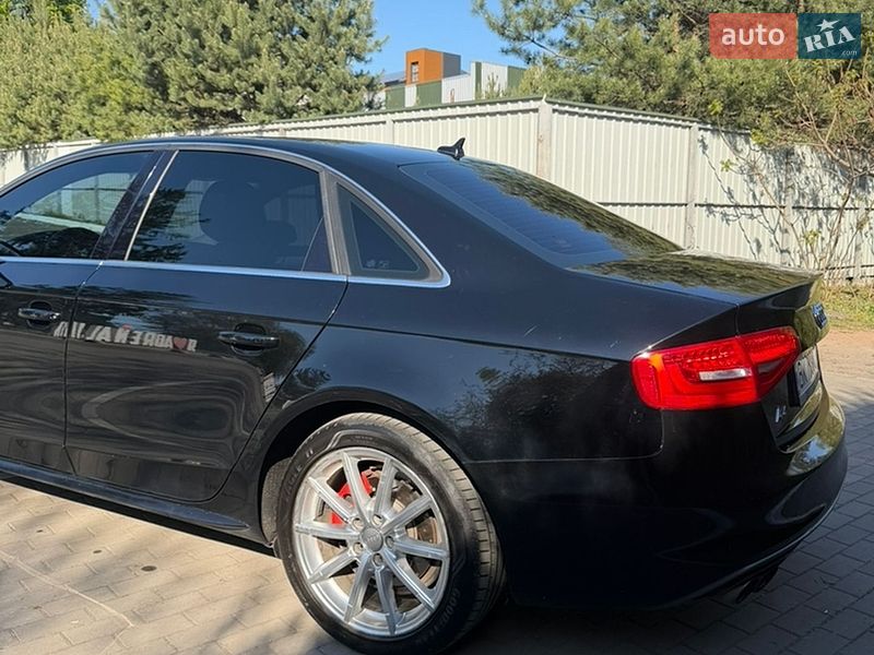 Седан Audi A4 2015 в Луцке