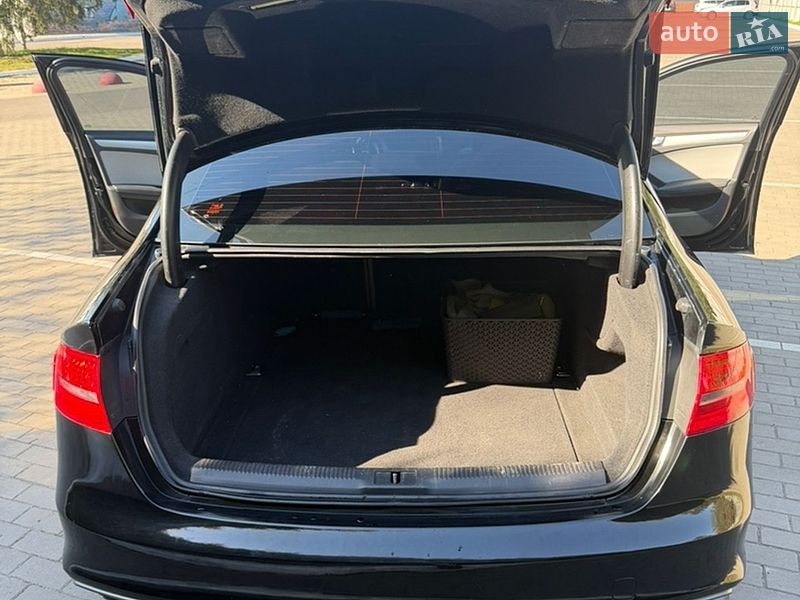 Седан Audi A4 2015 в Луцке