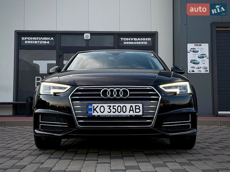 Седан Audi A4 2016 в Мукачево