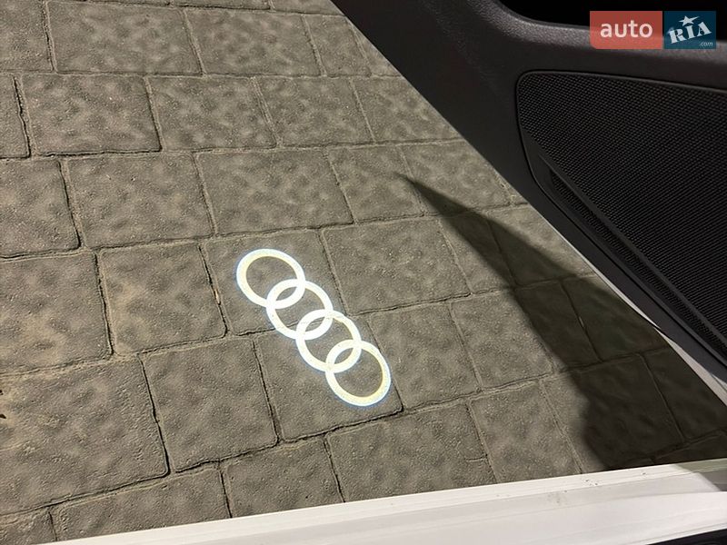 Седан Audi A4 2021 в Львові