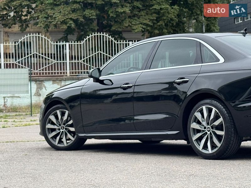 Седан Audi A4 2023 в Києві