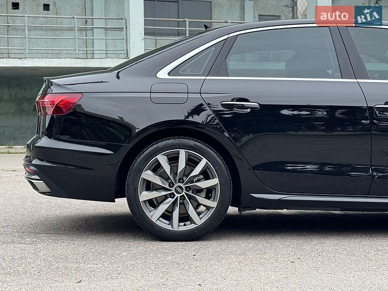 Седан Audi A4 2023 в Києві