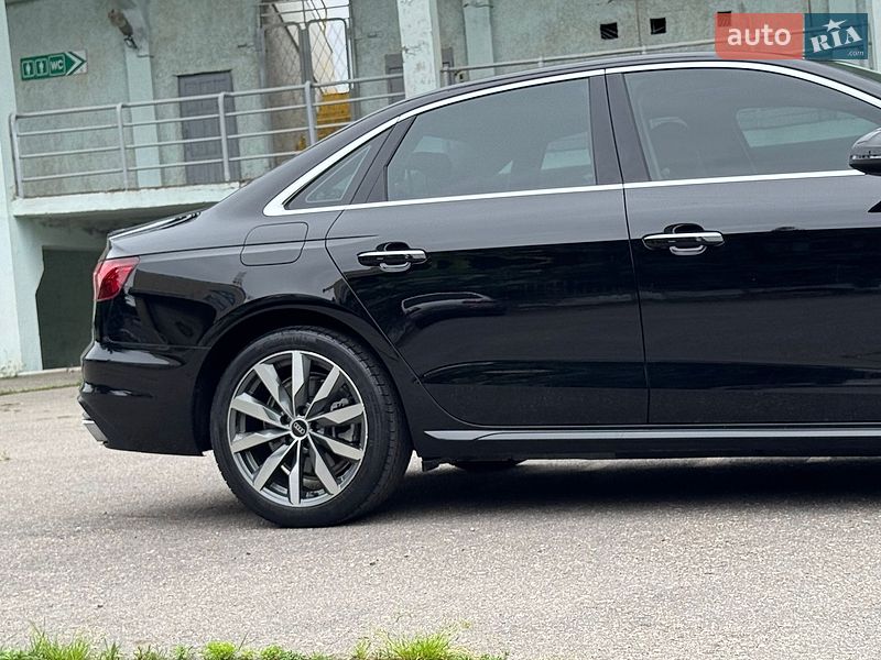 Седан Audi A4 2023 в Києві