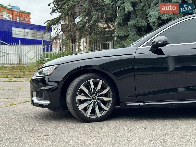 Седан Audi A4 2023 в Києві