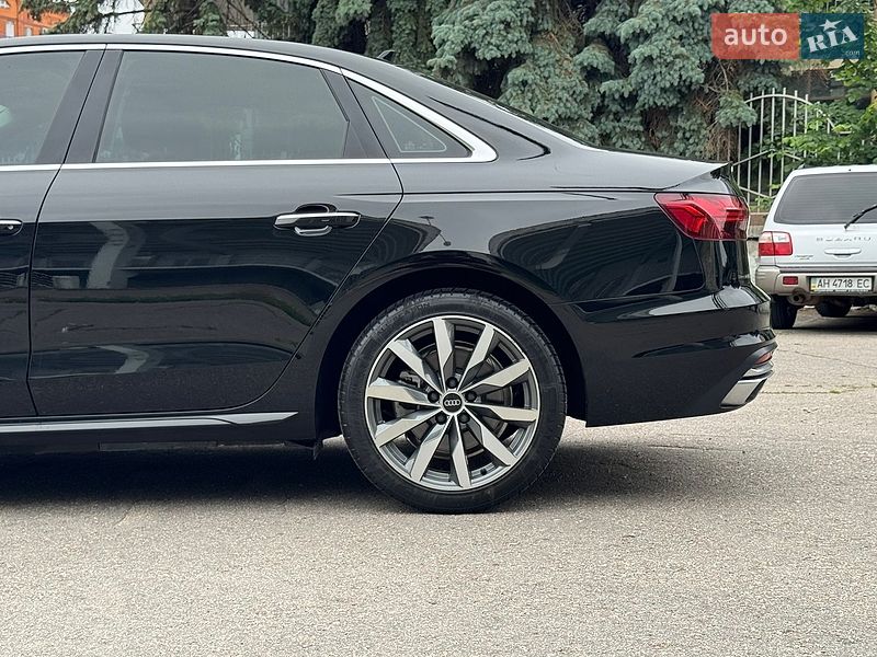 Седан Audi A4 2023 в Києві