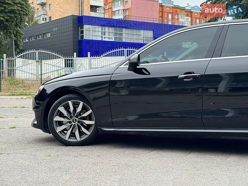 Седан Audi A4 2023 в Києві