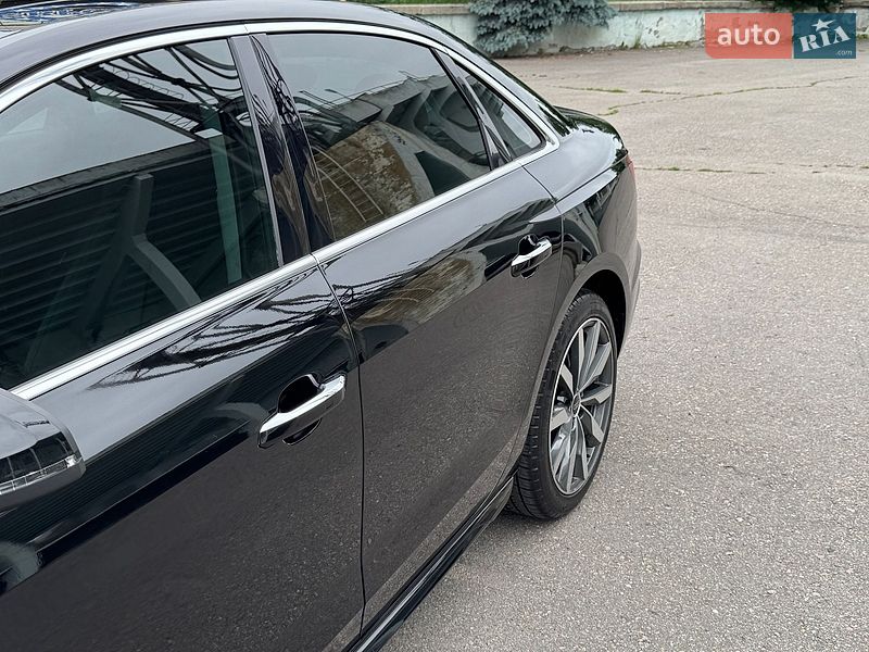 Седан Audi A4 2023 в Києві