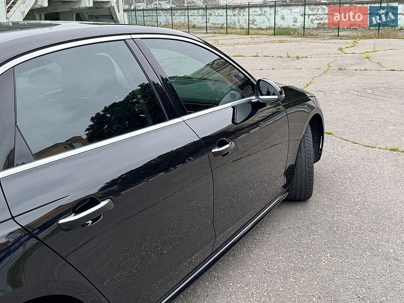 Седан Audi A4 2023 в Києві