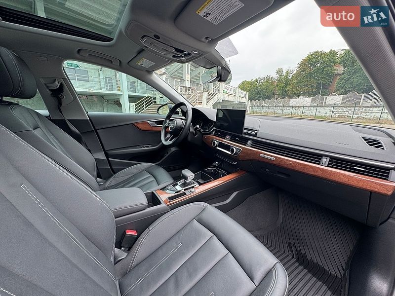Седан Audi A4 2023 в Києві