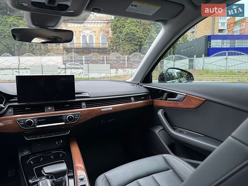 Седан Audi A4 2023 в Києві