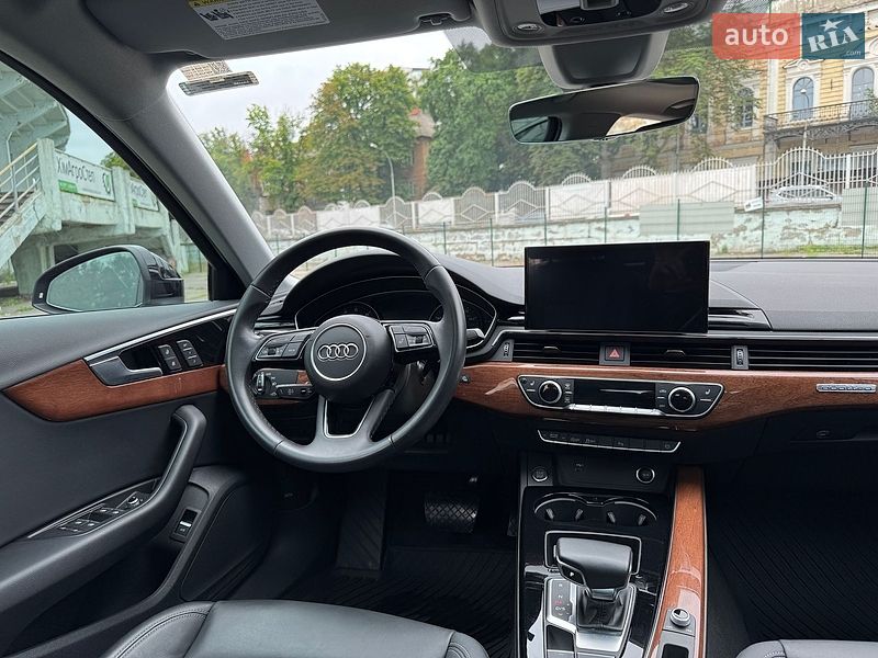 Седан Audi A4 2023 в Києві