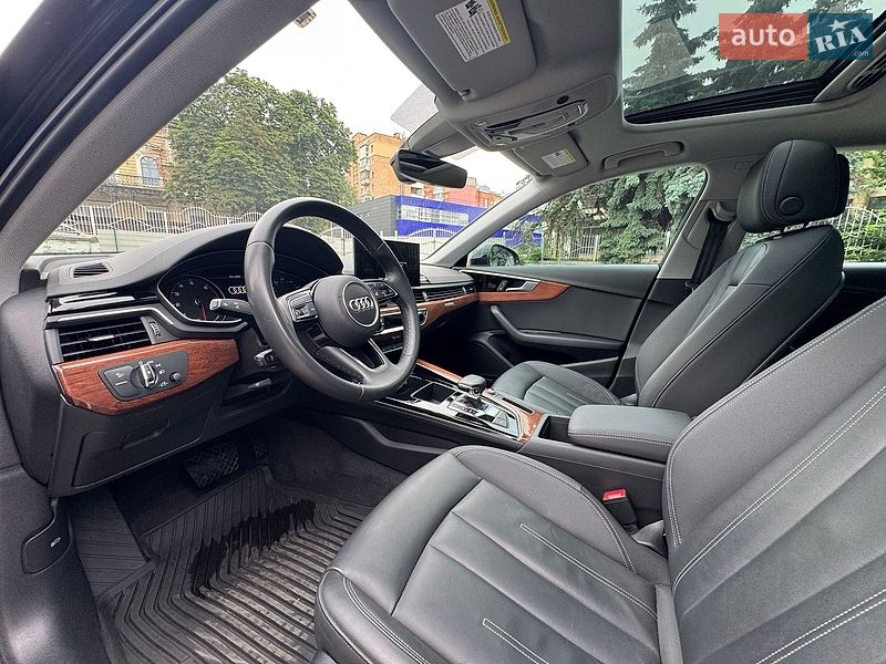 Седан Audi A4 2023 в Києві