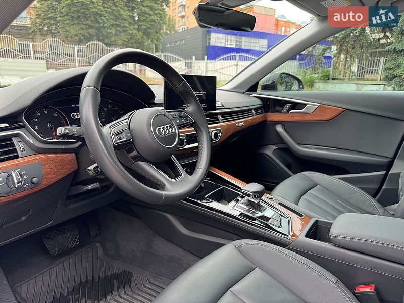 Седан Audi A4 2023 в Києві