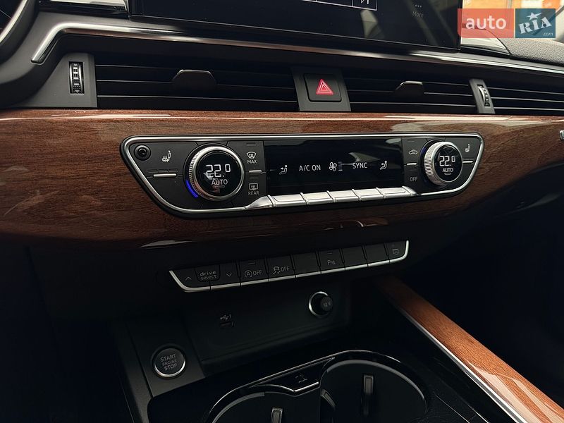 Седан Audi A4 2023 в Києві