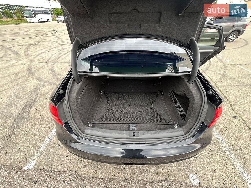 Седан Audi A4 2012 в Києві