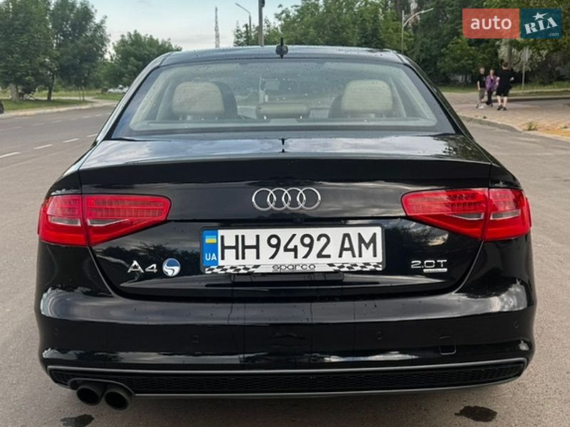 Седан Audi A4 2014 в Южному