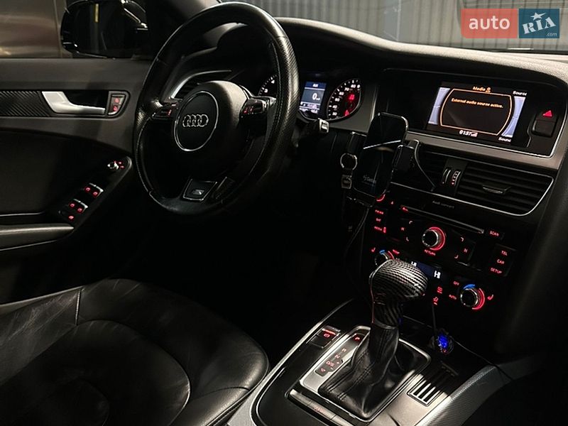 Седан Audi A4 2014 в Львове
