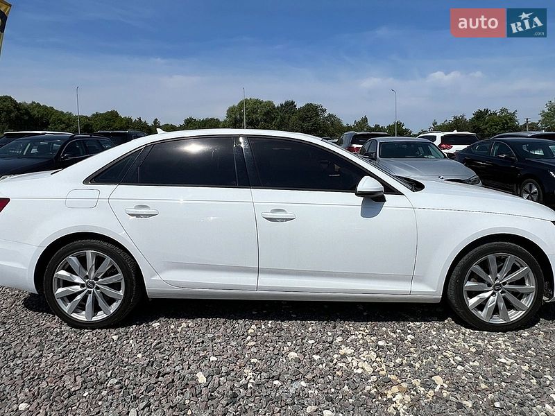 Седан Audi A4 2017 в Львове