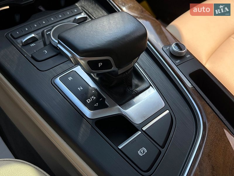 Седан Audi A4 2017 в Львове