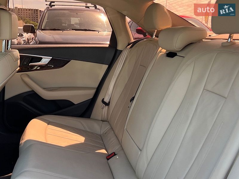 Седан Audi A4 2017 в Львове