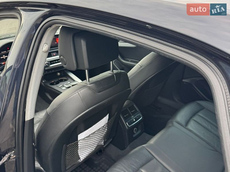 Седан Audi A4 2017 в Жовкві