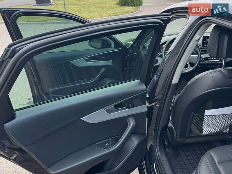 Седан Audi A4 2017 в Жовкві