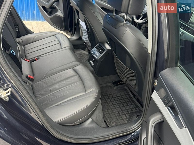 Седан Audi A4 2017 в Жовкві