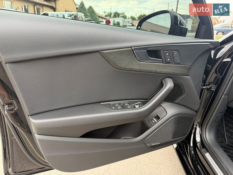 Седан Audi A4 2018 в Днепре