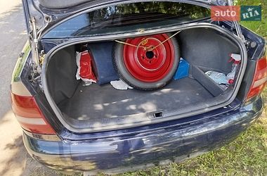 Седан Audi A4 2000 в Краснокутську