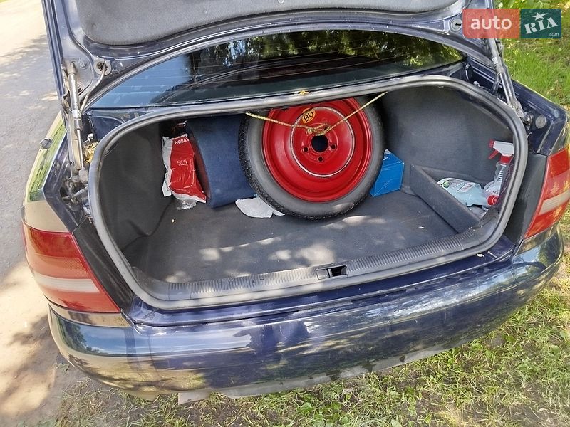 Седан Audi A4 2000 в Краснокутську