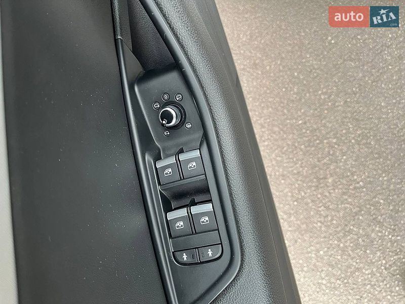 Седан Audi A4 2015 в Кам'янському