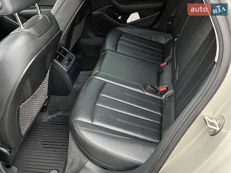 Седан Audi A4 2015 в Кам'янському