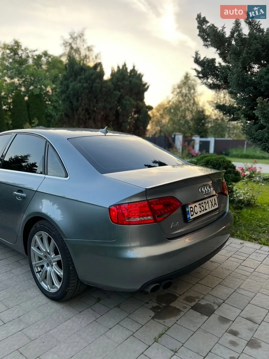 2010 Audi A4 - мініатюра 4