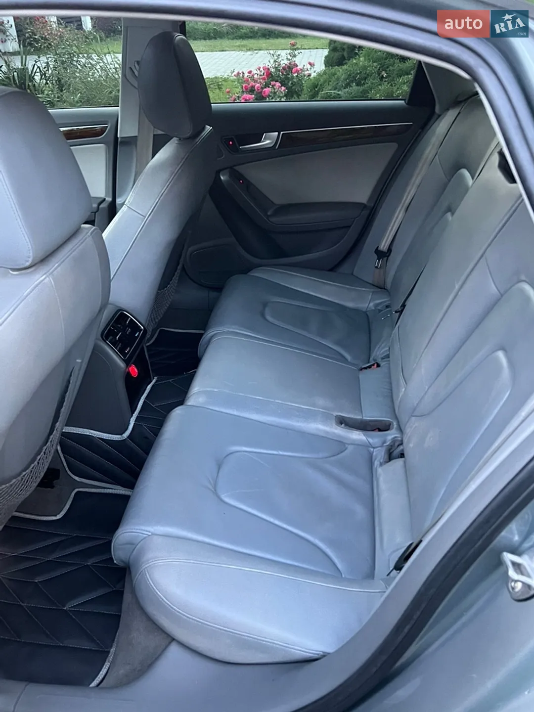 2010 Audi A4 - мініатюра 18