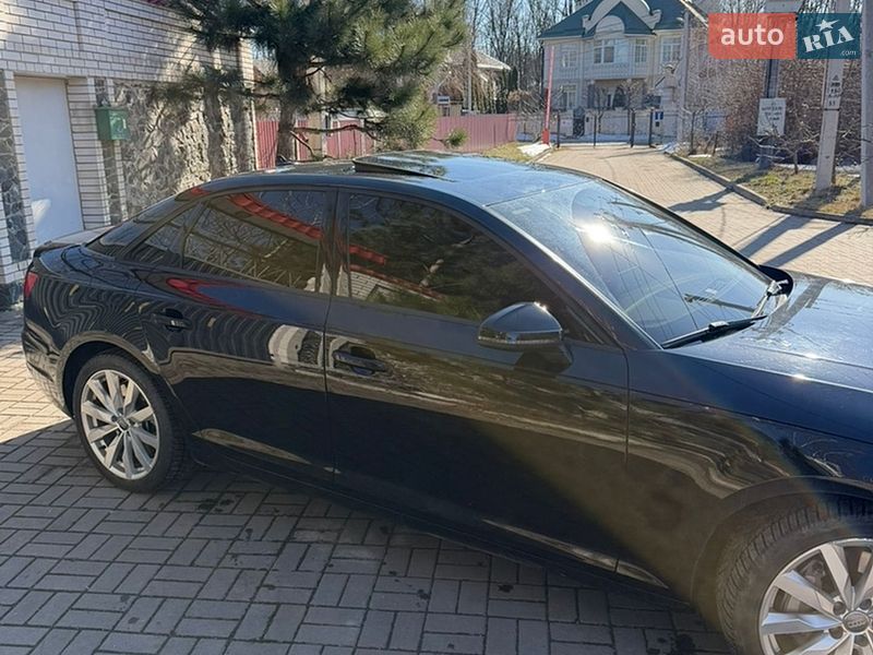 Седан Audi A4 2016 в Святопетрівське