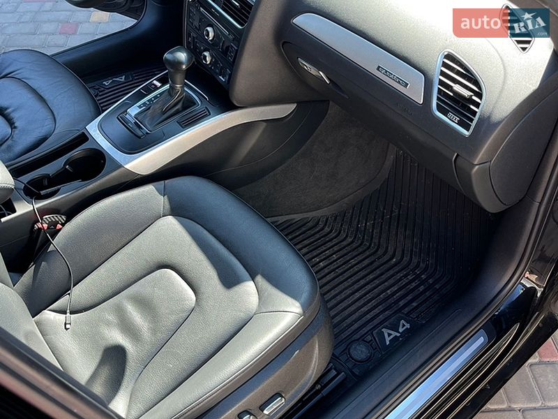 Седан Audi A4 2012 в Умані