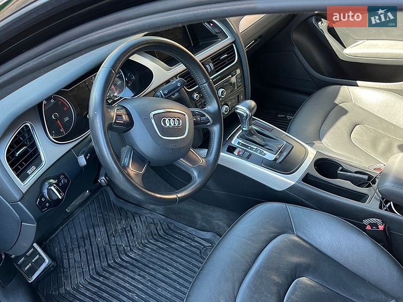 Седан Audi A4 2012 в Умані